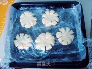 少油的花形豆沙面包的做法步骤:7