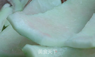 西瓜皮凉拌小菜的做法步骤:2