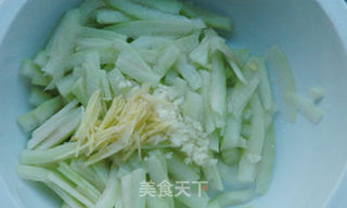 西瓜皮凉拌小菜的做法步骤:5