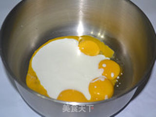 酸奶中空戚风蛋糕的做法步骤:2