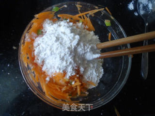 胡萝卜鸡蛋饼【宝宝辅食餐】的做法步骤:4