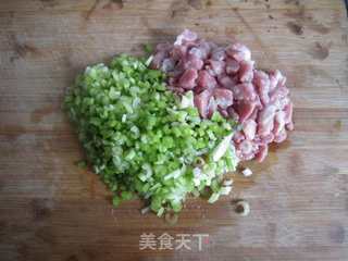 芹菜牛肉水饺的做法步骤：2
