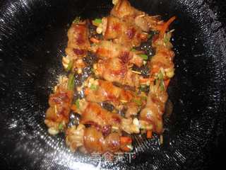 香煎五花肉卷金针菇的做法步骤:5