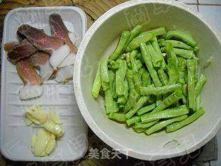 腊肉豇豆焖面的做法步骤:2