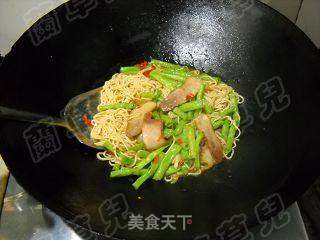 腊肉豇豆焖面的做法步骤:10