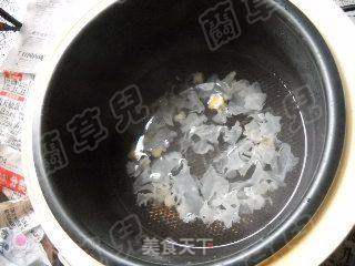 黑豆花生银耳羹的做法步骤:4