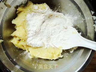 土豆的百变美味------可爱的简易表情土豆煎饼的做法步骤:6