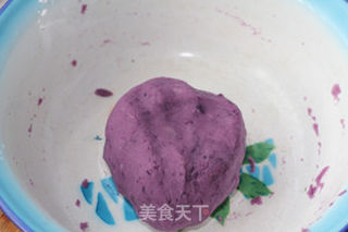 集色、香、味于一身并能拉出长长丝的小点心---【紫薯奶酪球】的做法步骤:3