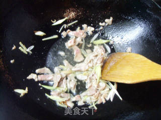 肉炒胡萝卜蚕豆的做法步骤:4