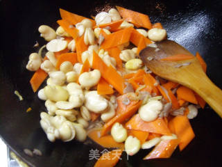 肉炒胡萝卜蚕豆的做法步骤：6