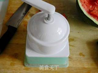 西瓜巧克力刨冰的做法步骤:3