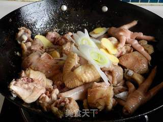 小鸡炖榛蘑的做法步骤:7