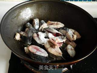 红烧鲅鱼的做法步骤：6