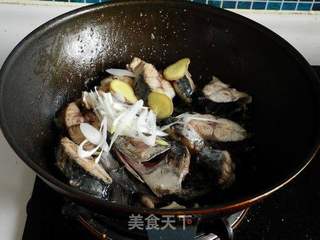 红烧鲅鱼的做法步骤:8