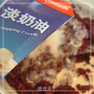 细腻、柔软、营养、美味的面包-----紫薯面包卷的做法步骤：2