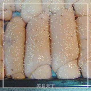 细腻、柔软、营养、美味的面包-----紫薯面包卷的做法步骤：12