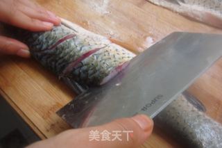 无油烹鱼-家庭制【西湖醋鱼】（选料、片鱼、调味步步详细）的做法步骤：12