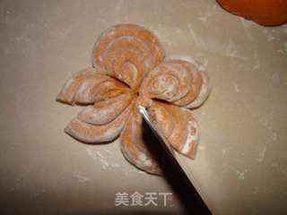 枸杞菊花卷的做法步骤：6