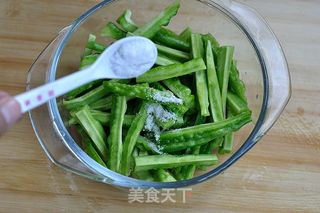 肉末苦瓜的做法步骤:2