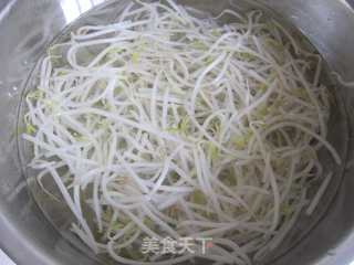 夏日去火小凉菜----凉拌绿豆芽的做法步骤:4
