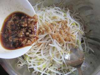 夏日去火小凉菜----凉拌绿豆芽的做法步骤:8