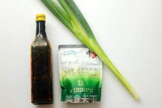 【夏日养生小炒】鲜姜丝炒肉的做法步骤:2