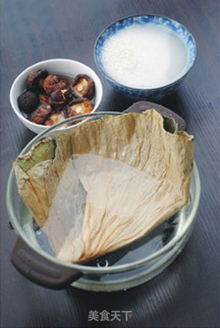 【荷香糯米蒸排骨】肉和米的完美结合的做法步骤:2