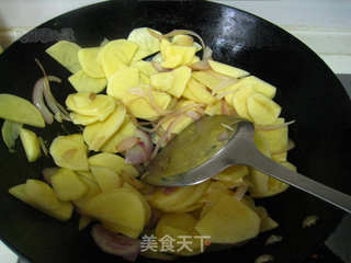 脆土司土豆浓汤----你有没有试过这样吃土司?的做法步骤:2