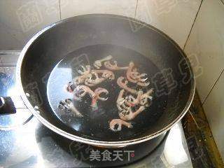 黄豆花生煲鸽爪的做法步骤:2
