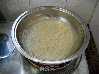 香辣蟹麻姑米粉的做法步骤:4