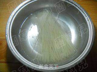 香辣蟹麻姑米粉的做法步骤:3