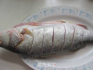 蒜蓉鲈鱼的做法步骤:3