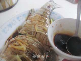 蒜蓉鲈鱼的做法步骤:9