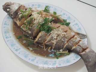 蒜蓉鲈鱼的做法步骤:14