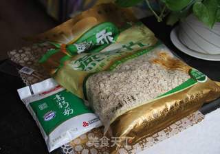 牛奶鸡蛋燕麦粥的做法步骤:3