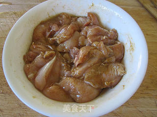 泰式风味荷豆鸡腿肉的做法步骤：1