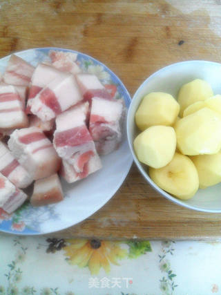红烧肉土豆拌饭的做法步骤:3