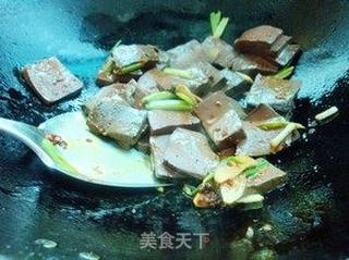 韭菜烧猪血的做法步骤：6