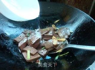 韭菜烧猪血的做法步骤：7