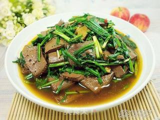 韭菜烧猪血的做法步骤：10