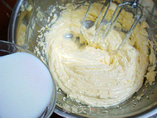 DIY小食——浓香黄油曲奇饼（很简单）的做法步骤：2