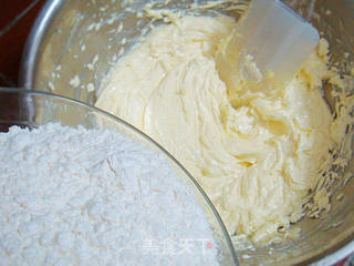 DIY小食——浓香黄油曲奇饼（很简单）的做法步骤：3