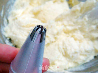 DIY小食——浓香黄油曲奇饼（很简单）的做法步骤：4