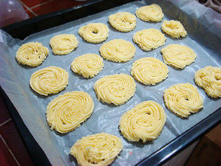 DIY小食——浓香黄油曲奇饼（很简单）的做法步骤：5