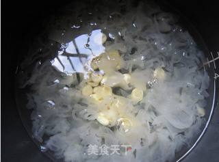银耳百合莲子羹的做法步骤:7