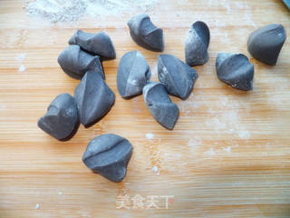 全黑豆面粉饺子的做法步骤:5