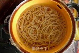 中西合璧版—番茄牛肉意面的做法步骤:2