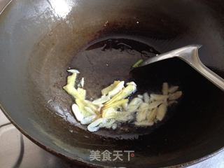二伏天吃面——青椒肉丝面的做法步骤:3