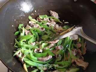 二伏天吃面——青椒肉丝面的做法步骤:5