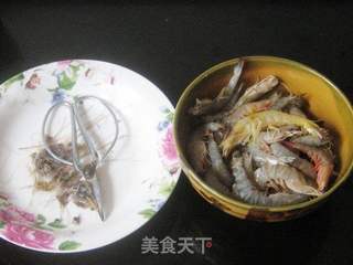 芦笋油爆虾的做法步骤:2